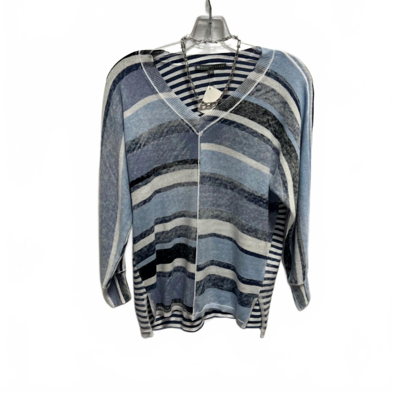 

Женский полосатый свитер с V-образным вырезом в голубых тонах Elliott Lauren