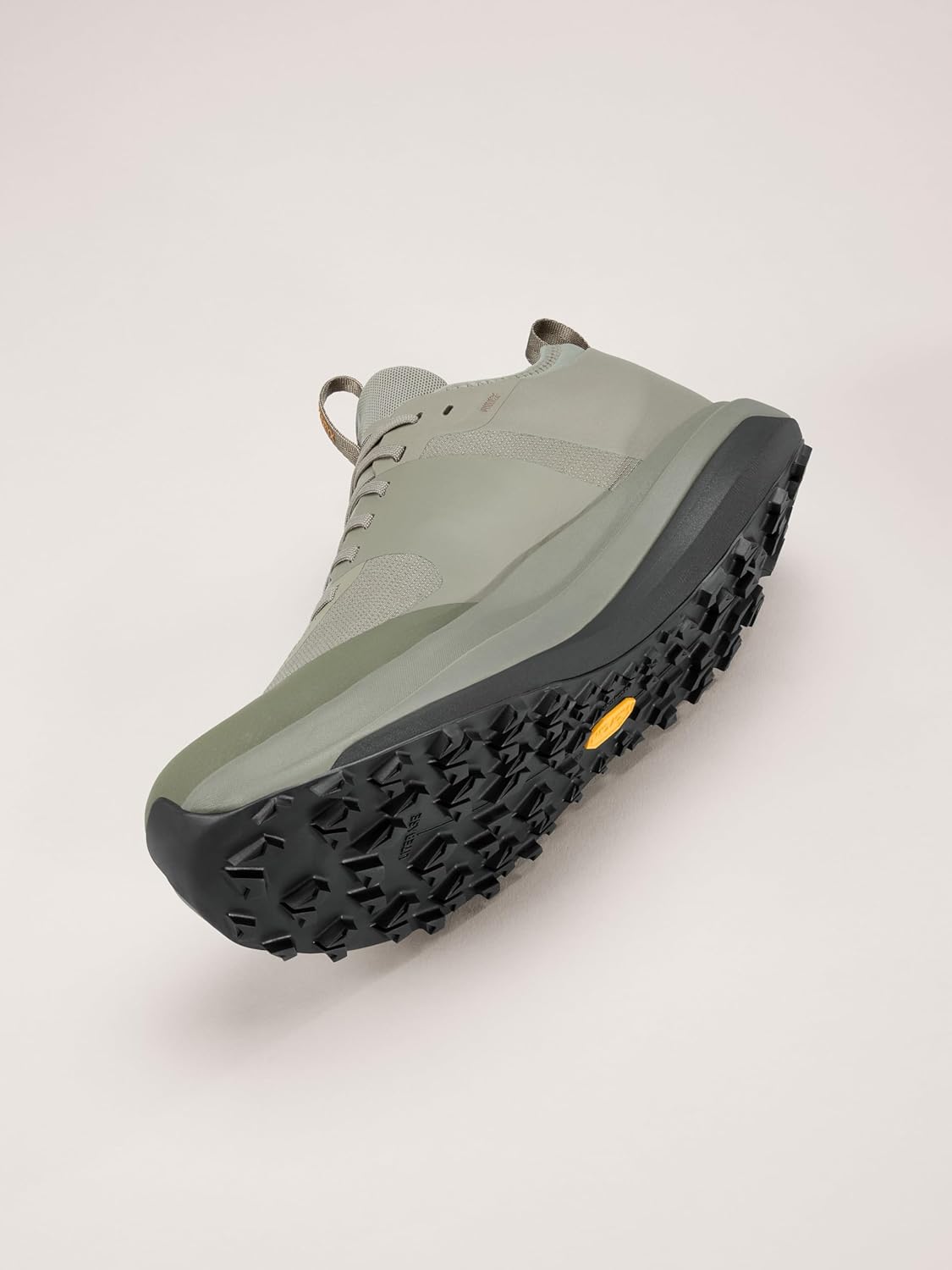 Мужские беговые кроссовки Arc'teryx Sylan GTX, Водонепроницаемые и дышащие трейловые кроссовки Gore-Tex с рокер-подошвой для скорости, Forage/Tatsu — фото 2