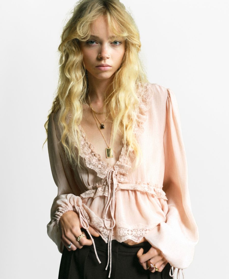 

Женская блузка с кружевной отделкой и V-образным вырезом MANGO, Pale Pink