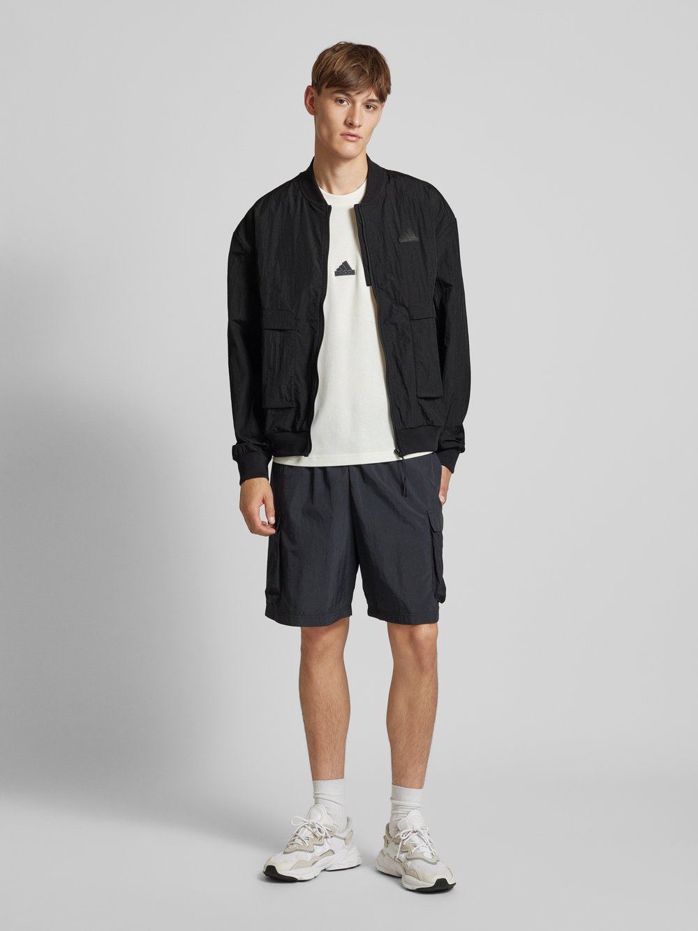 

Куртка с этикеткой ADIDAS SPORTSWEAR, черный