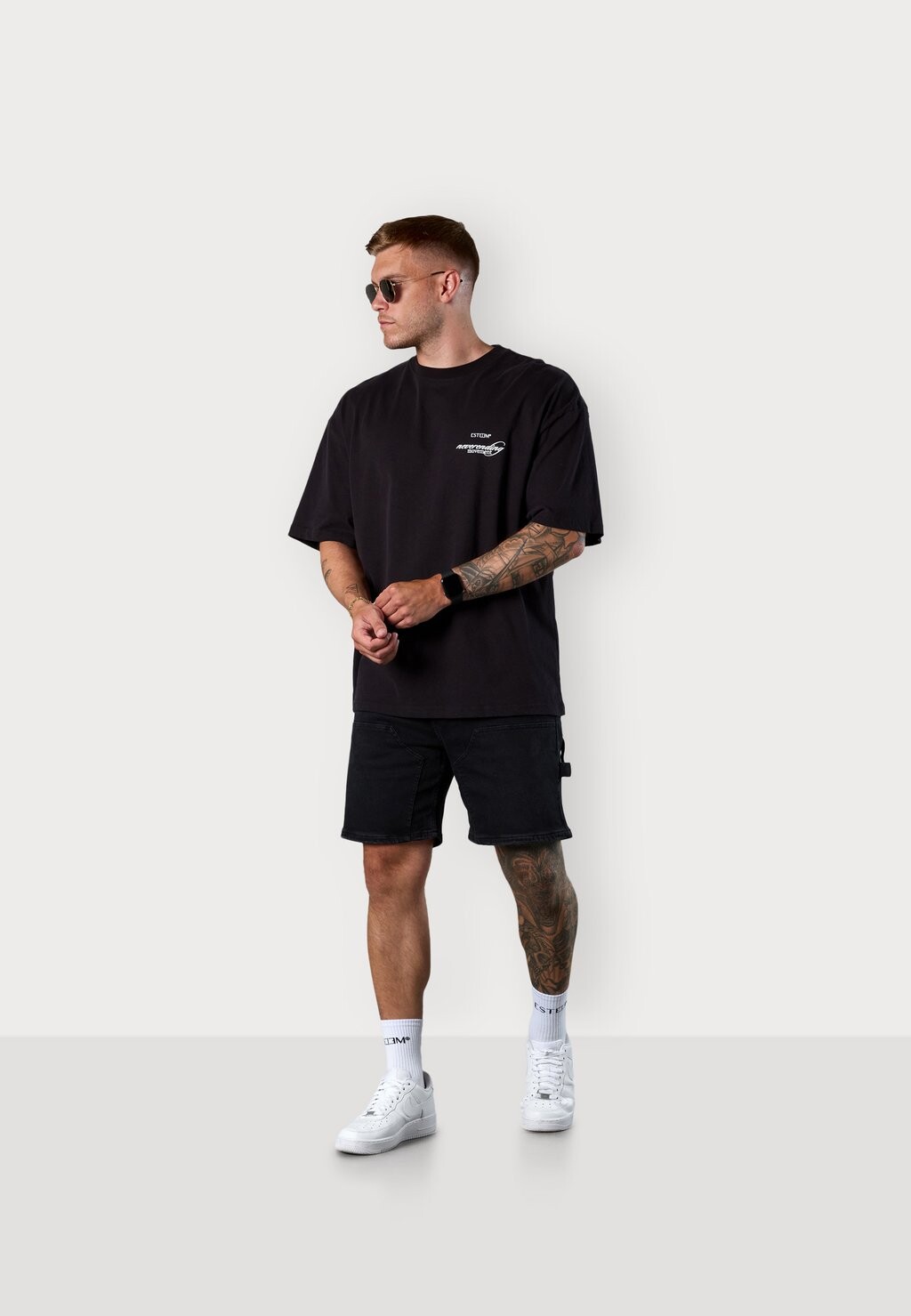 

Футболка с принтом NEVERENDING MOVEMENT OVERSIZED ESTEEM, черный