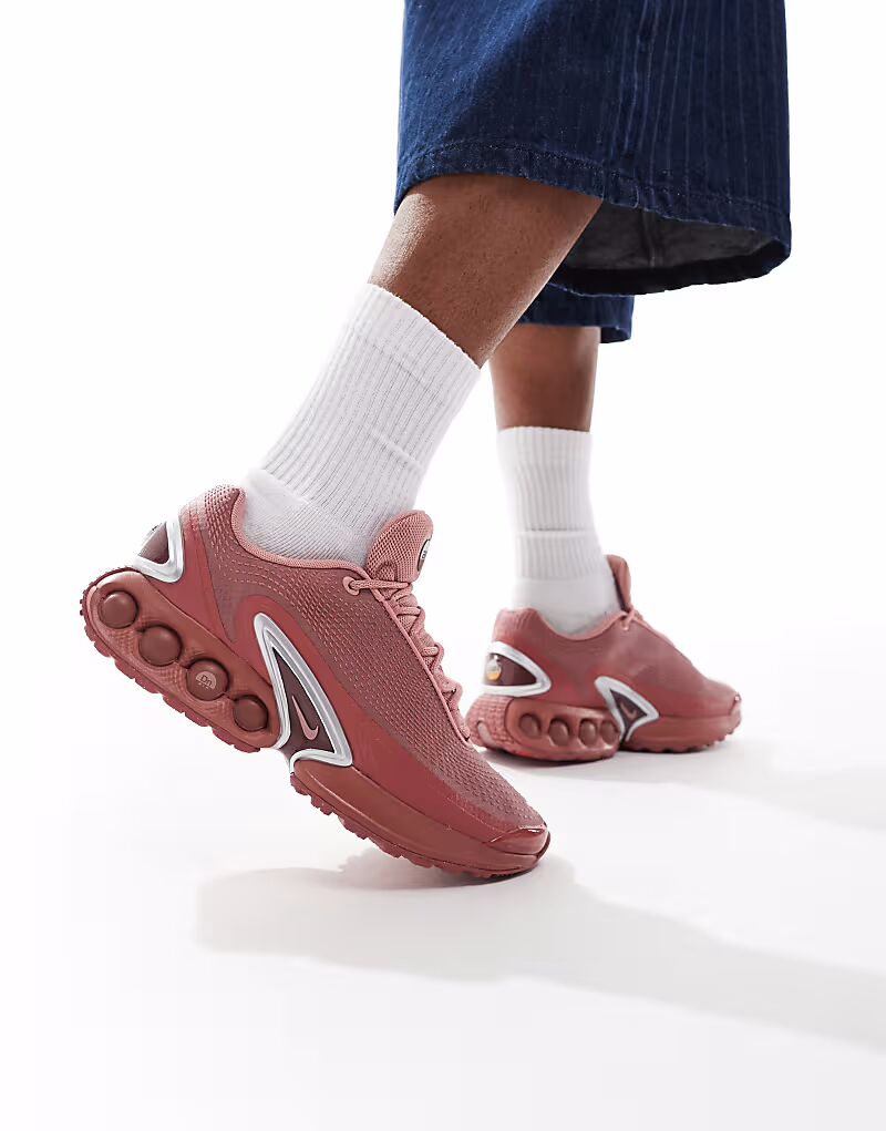 

Кроссовки Nike Air Max DN розового и серебристого цветов