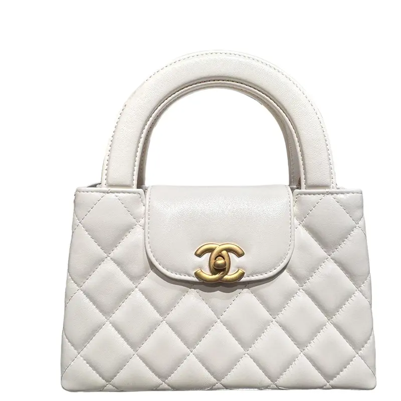 

CHANEL Миниатюрная женская сумка-кроссбод из овчины белого цвета