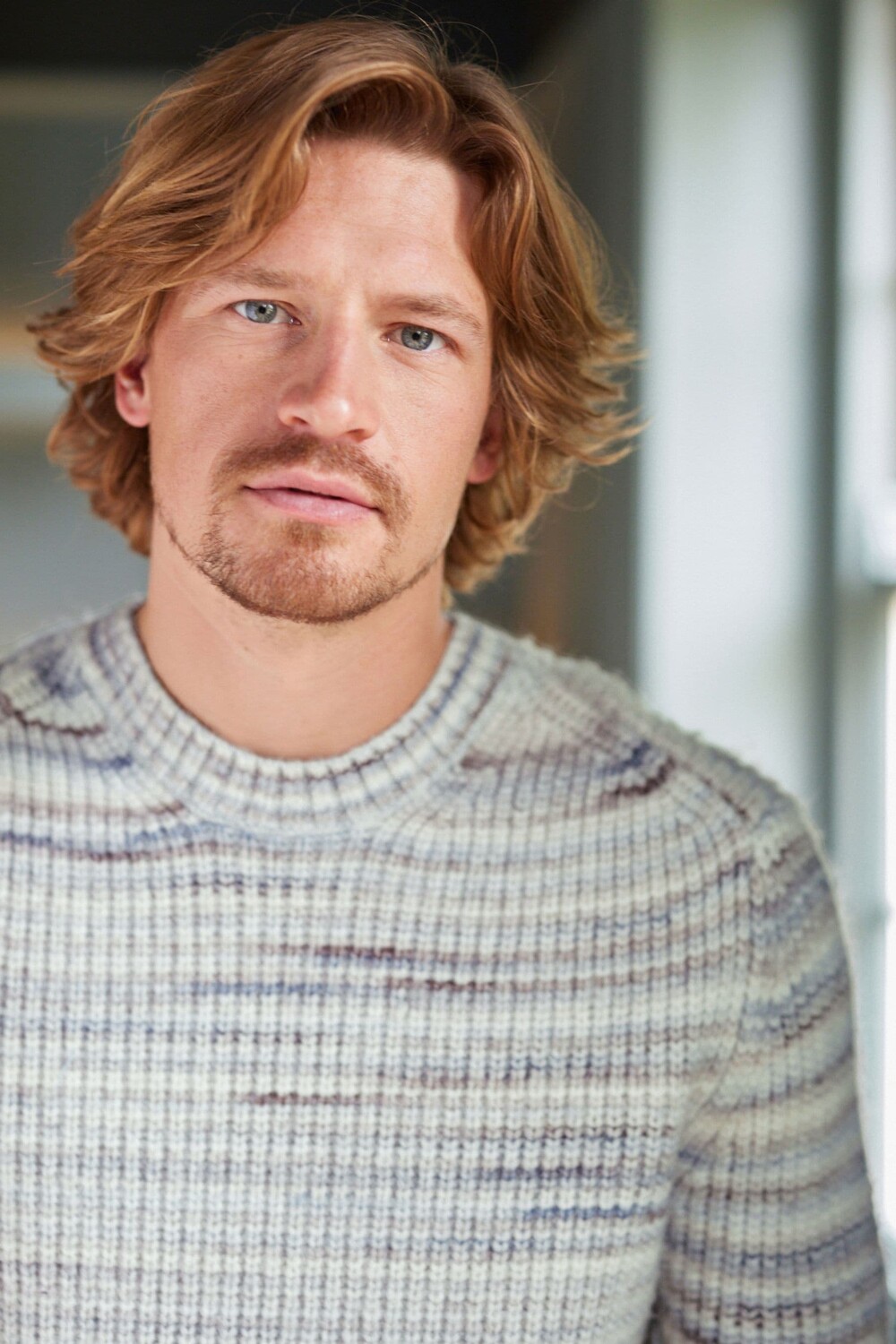 

Трикотажный свитер свободного кроя с разноцветным крашением Next, серый