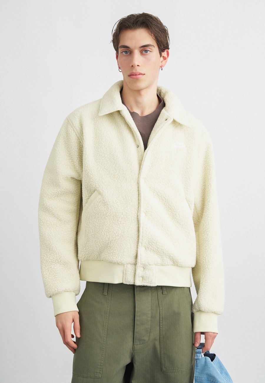 

Флисовая куртка Nike Sportswear CLUB COACHES, Khaki/White/Beige