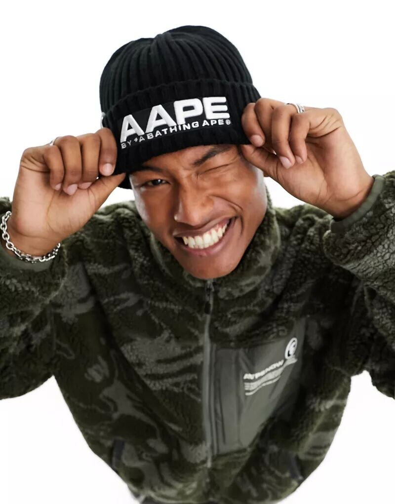 

Черная вязаная шапка в рубчик AAPE by A Bathing Ape