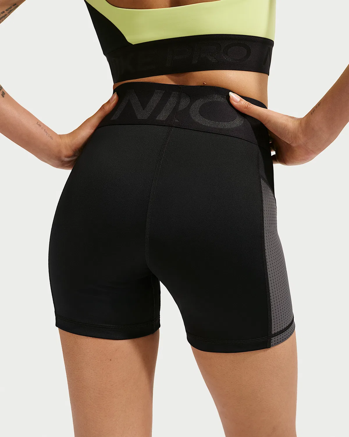 Женские шорты-велосипедки Nike Pro Sculpt Dri-FIT с высокой посадкой, 5", Black/Anthracite/White — фото 3