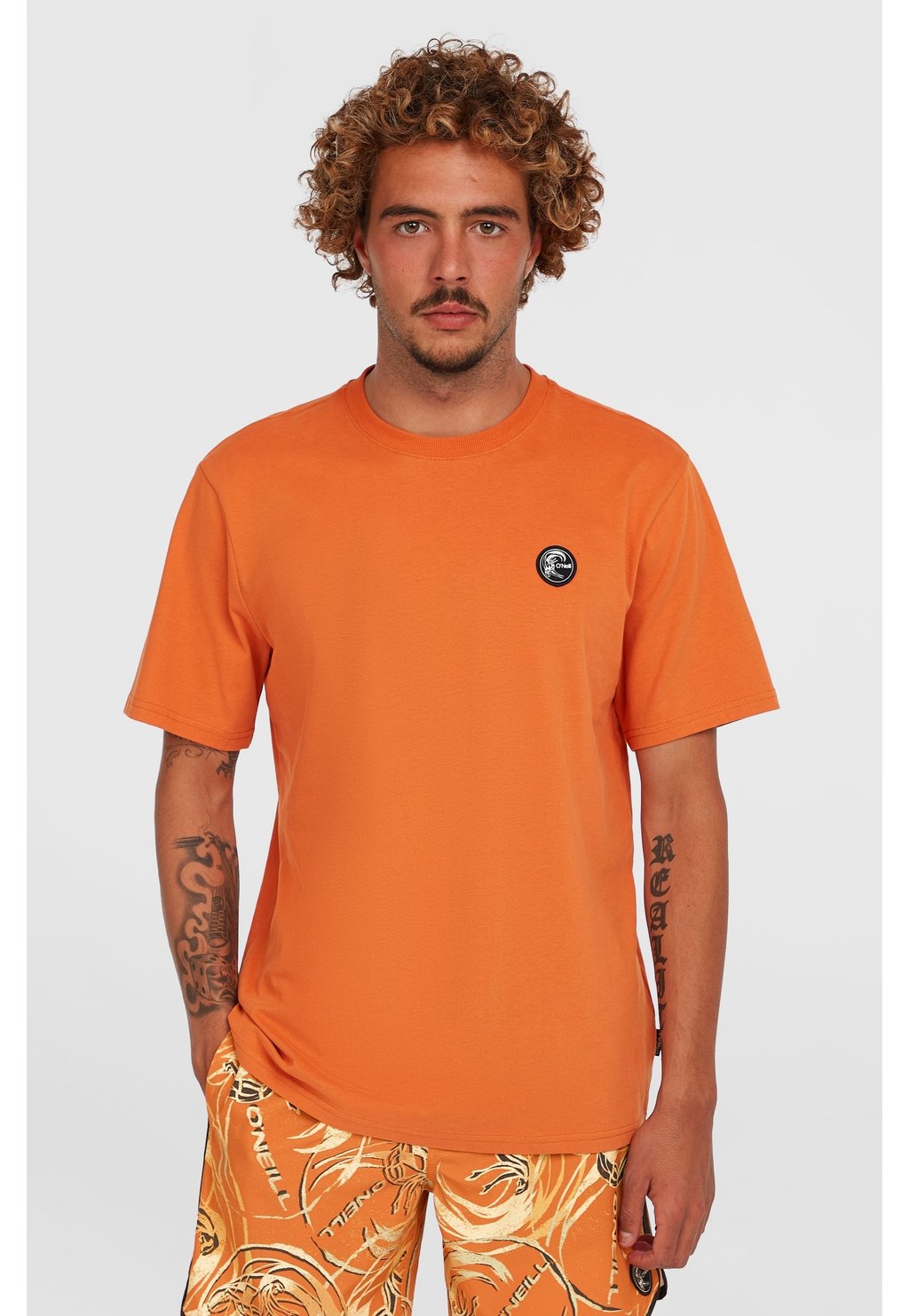 

Базовая футболка O'RIGINALS BADGE T-SHIRT O'Neill, цвет Cinnamon Stick