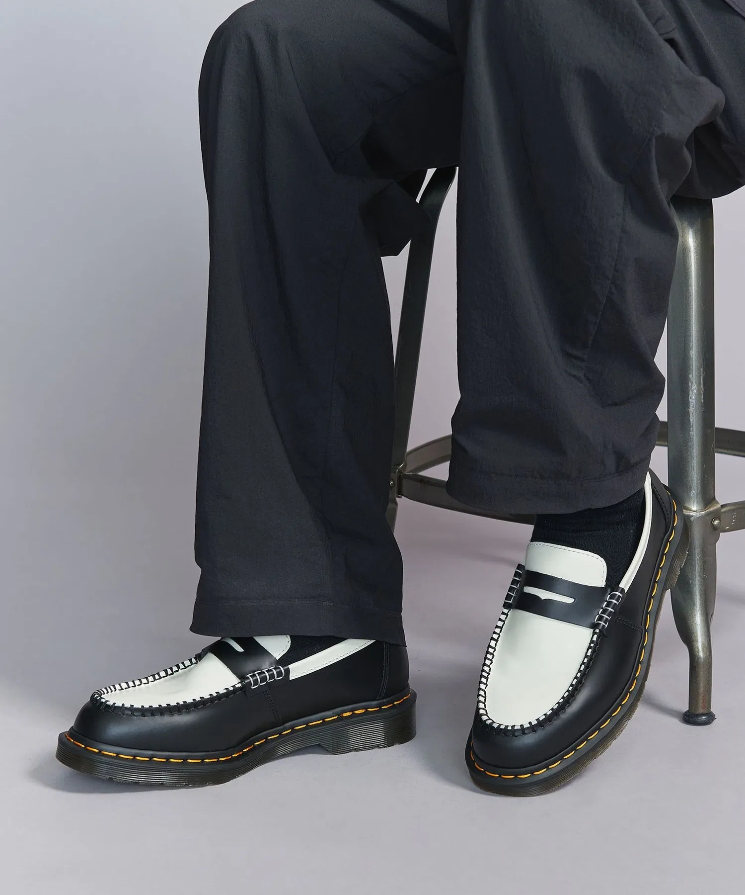Мужские двухцветные кожаные лоферы Dr. Martens PENTON чёрные — фото 2