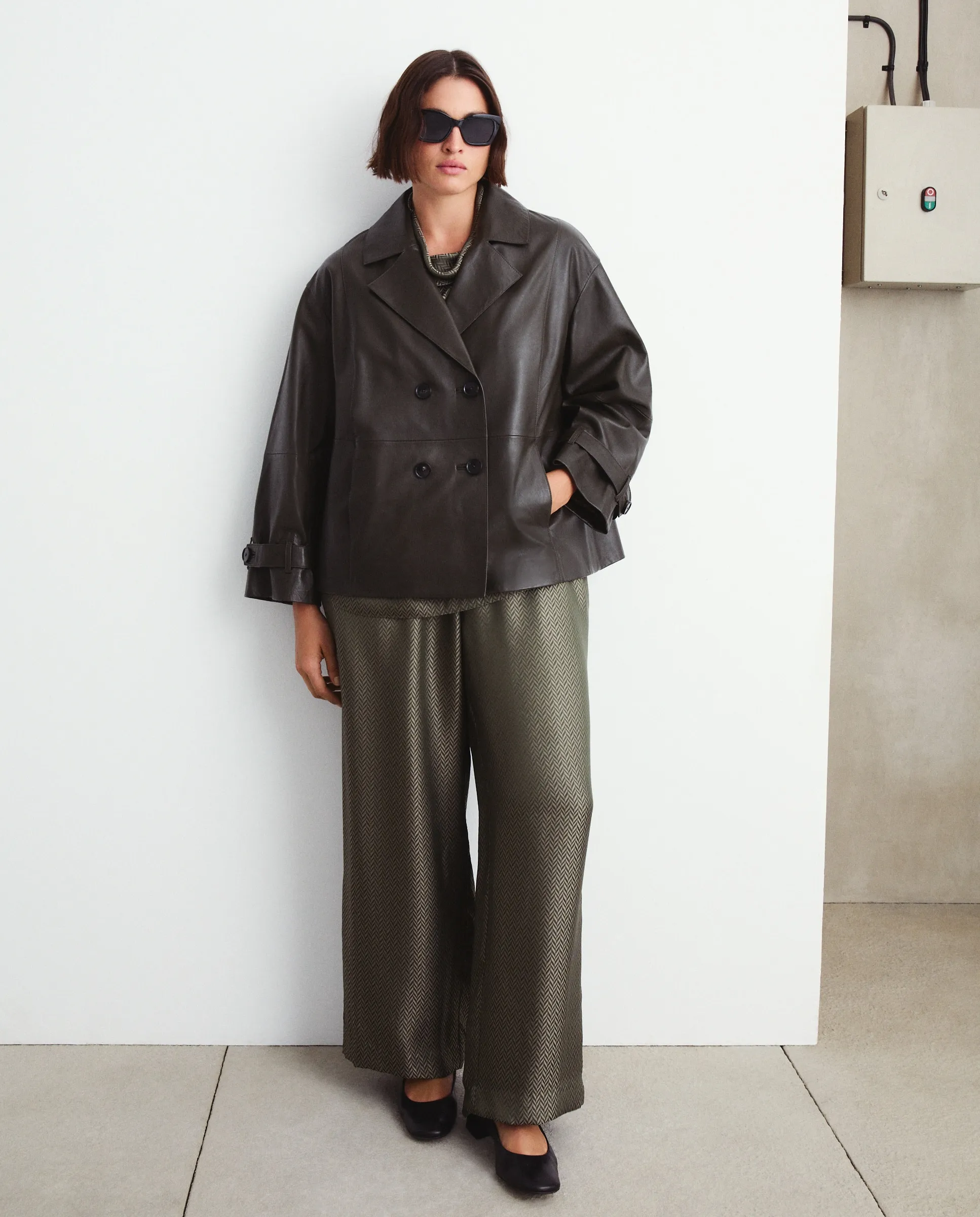 

Женская короткая кожаная куртка Couchel, хаки