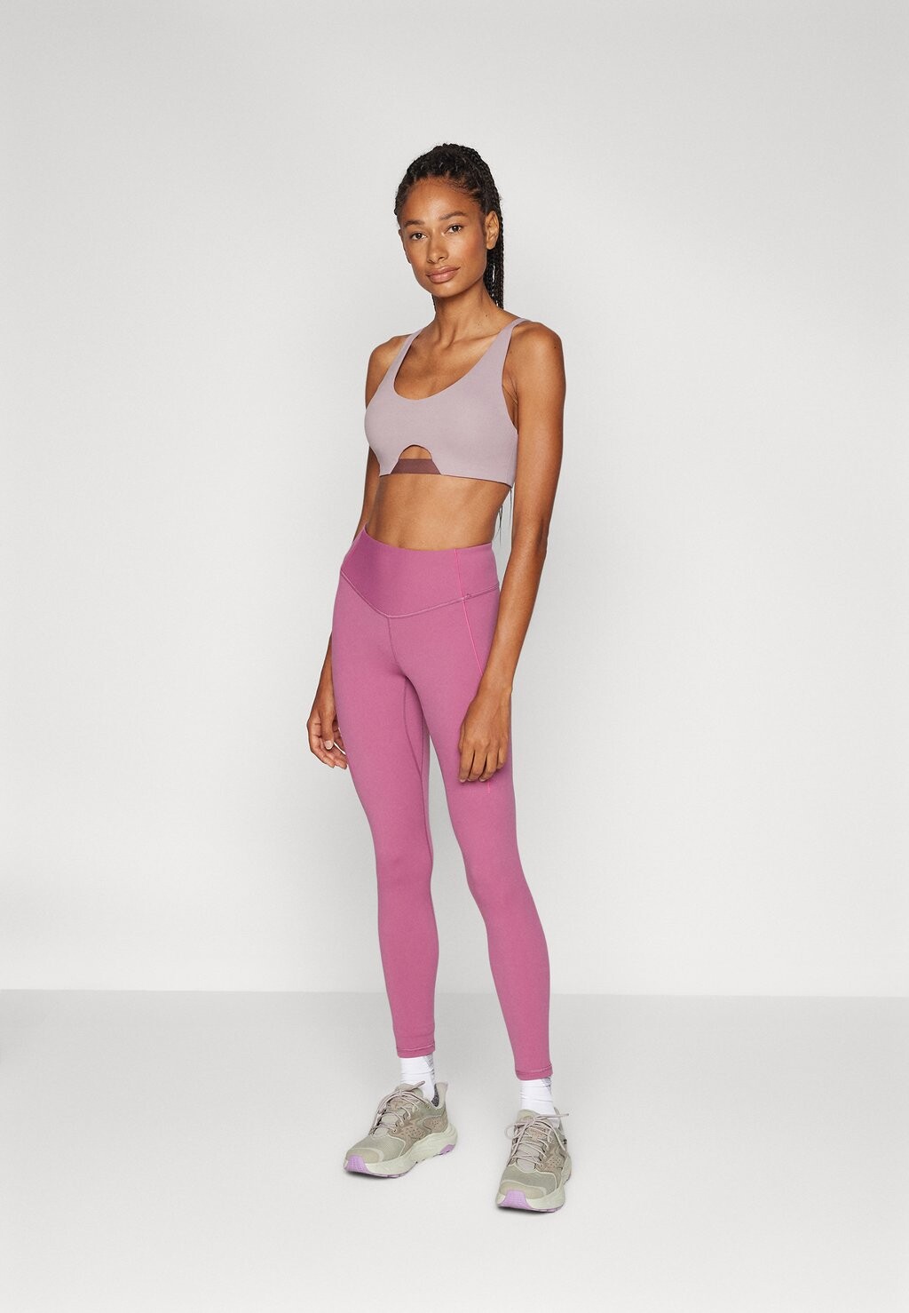 

Спортивный бюстгальтер с легкой поддержкой MAIPO LOW IMPACT ADJUSTABLE BRA Patagonia, лиловый