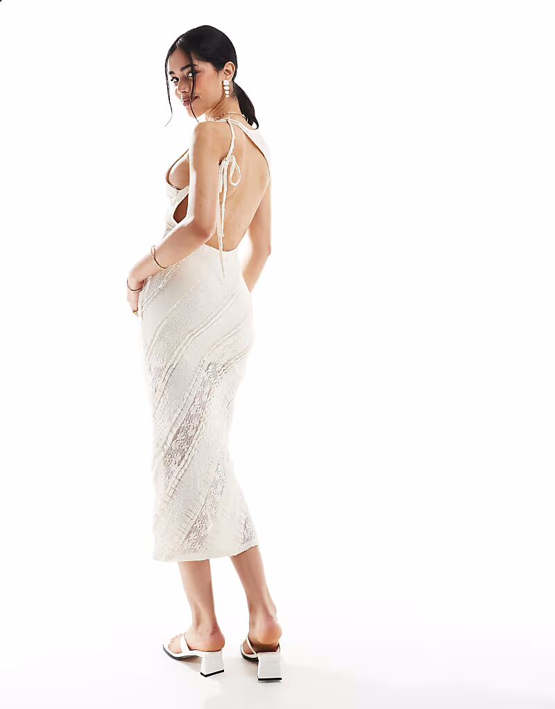 

Кружевное платье Pull&Bear с открытой спиной белого цвета