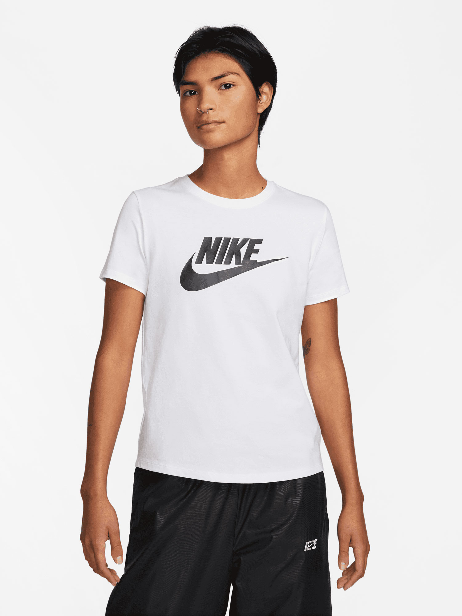 

Футболка Nike W NSW ESSNTL ICN FTRA, белый