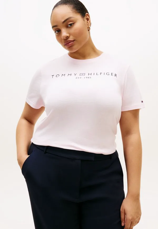 

Футболка с круглым вырезом и логотипом curve Tommy Hilfiger Curve, Light Pink, Розовый, Футболка с круглым вырезом и логотипом curve Tommy Hilfiger Curve, Light Pink