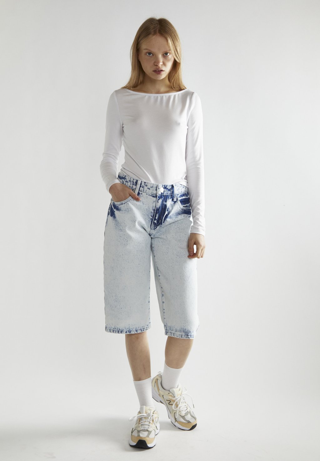 

Джинсовые шорты Glamorous, цвет Bleach White Blue