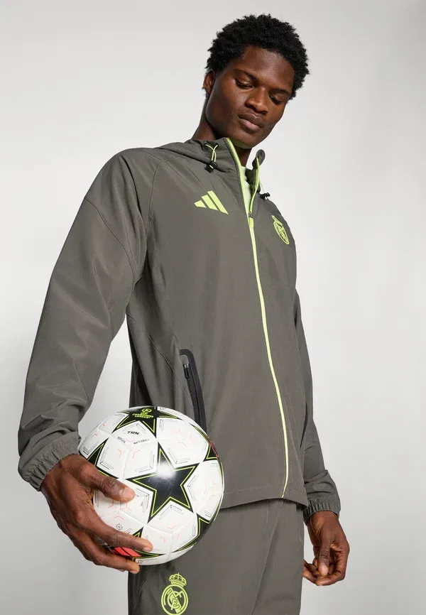 Футболка Adidas Performance Real Madrid C Vistech J Club Wear, утилитарный серый/полузамороженный желтый — фото 4