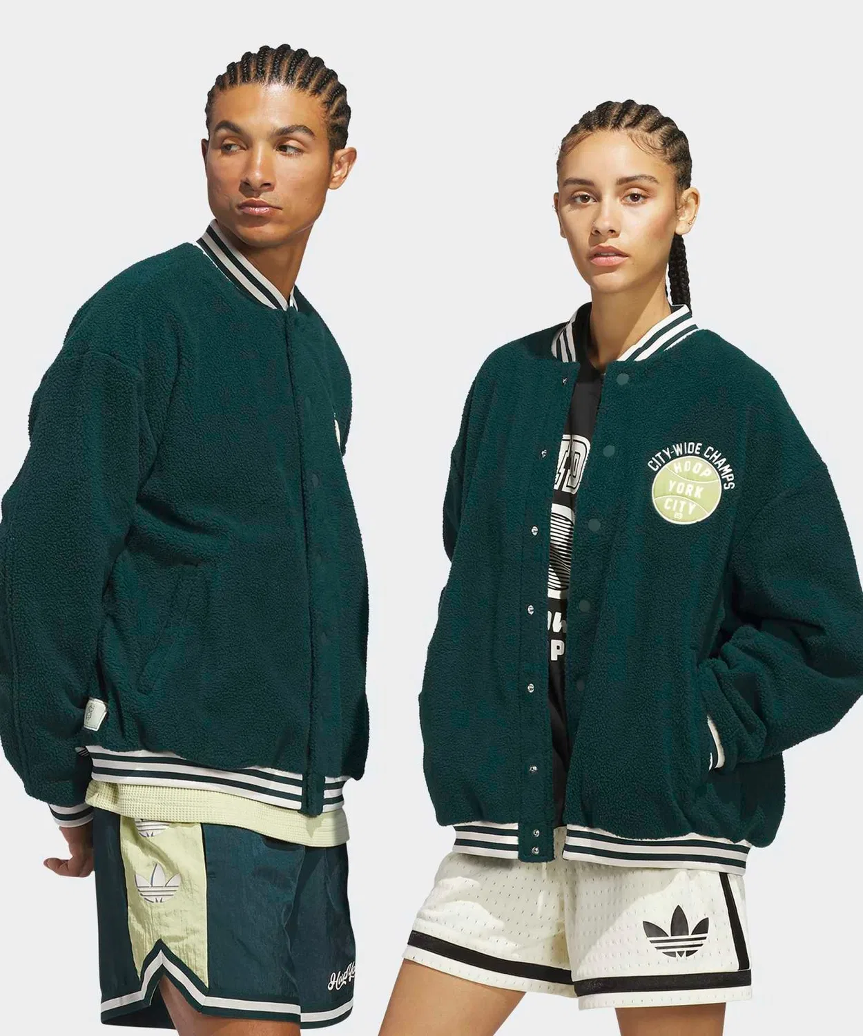 Куртка тренерская Hoop York City adidas Originals из переработанного полиэстера зелёная