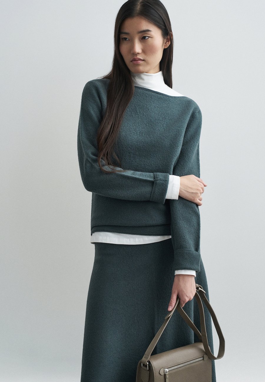 

Джемпер Tiger of Sweden DOLORE, Army Petrol/Teal