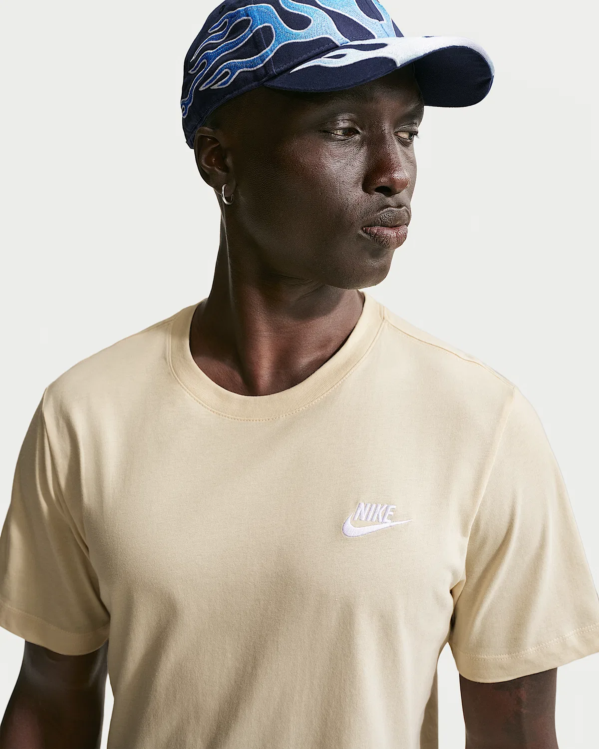 Мужская футболка Nike Sportswear Club, Light Khaki — фото 3