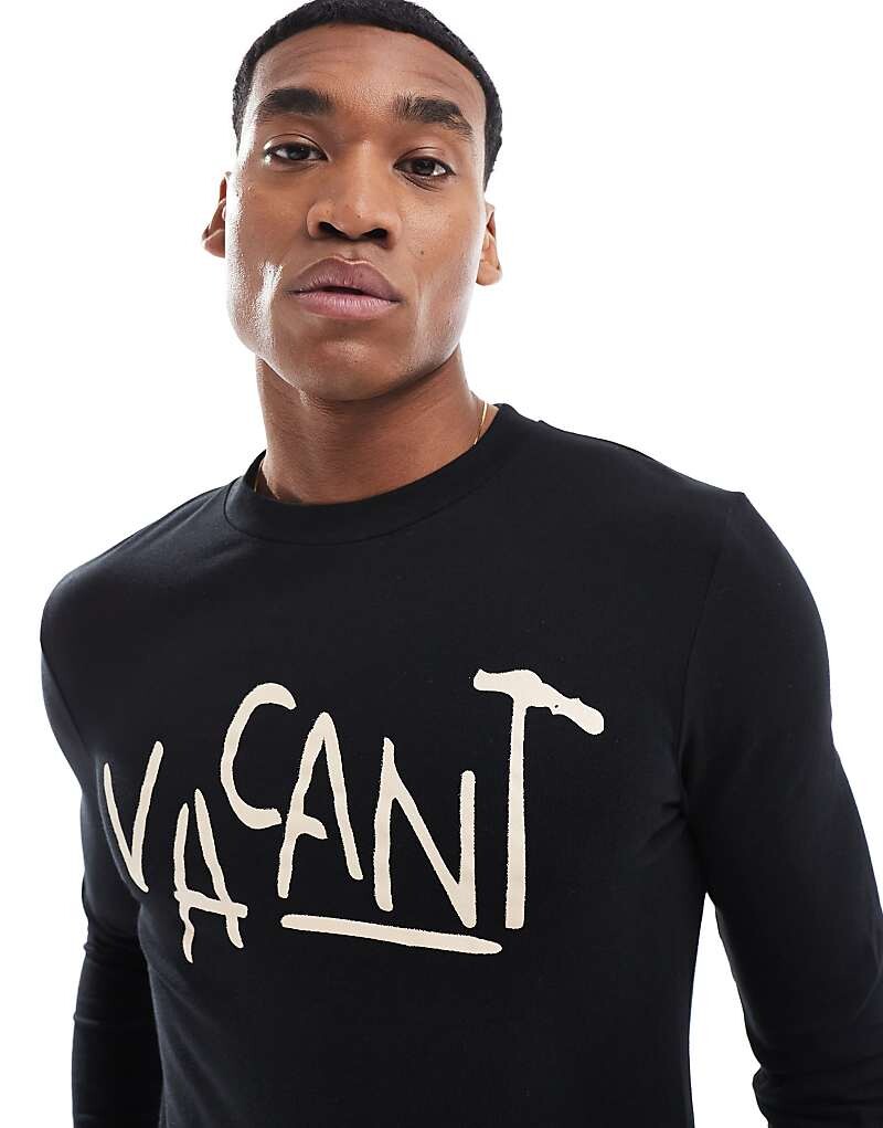 

Черная облегающая футболка с длинными рукавами и панк-принтом спереди ASOS DESIGN