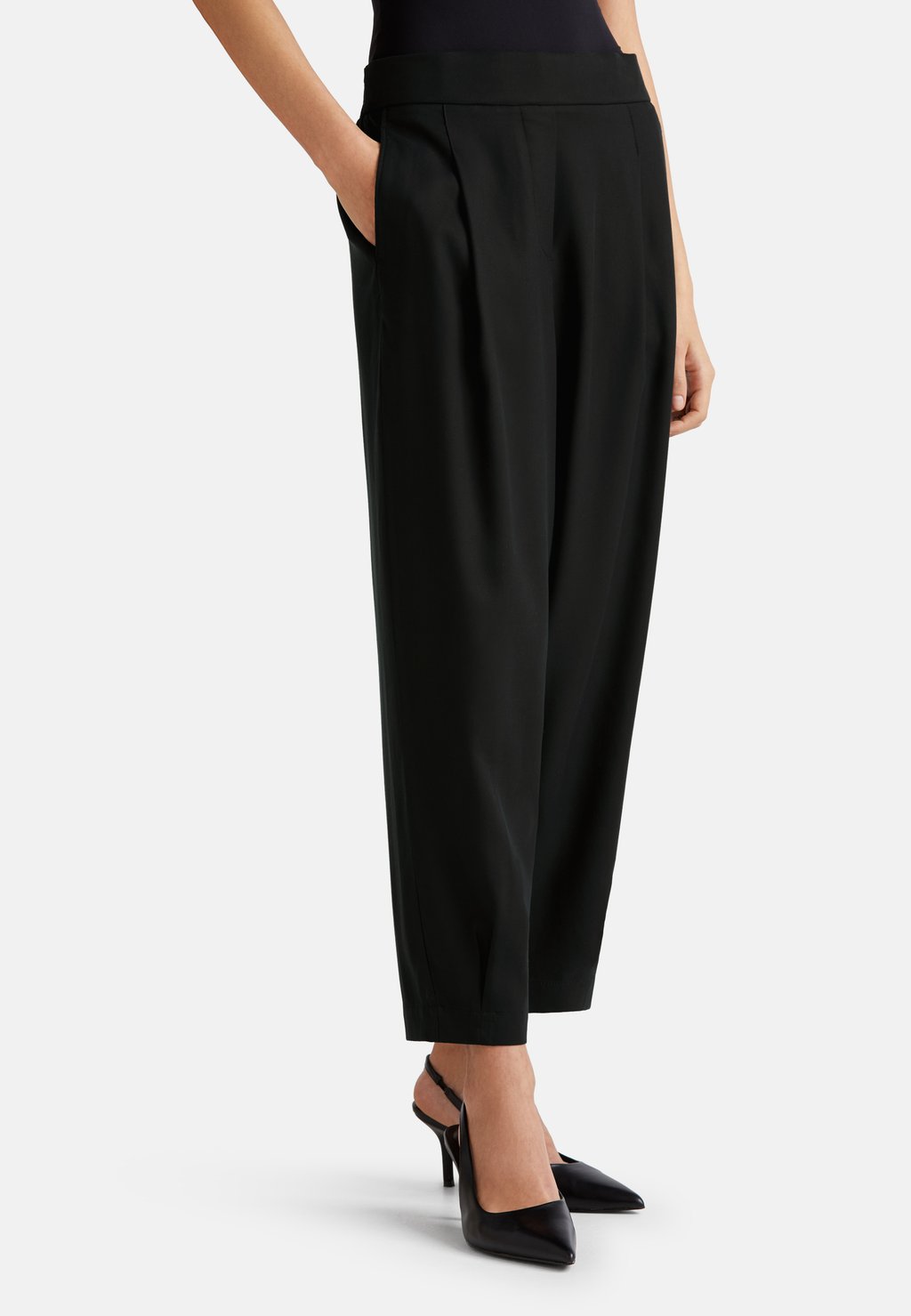 

Брюки FLOWY WITH PLEATS , United Colors of Benetton, черный
