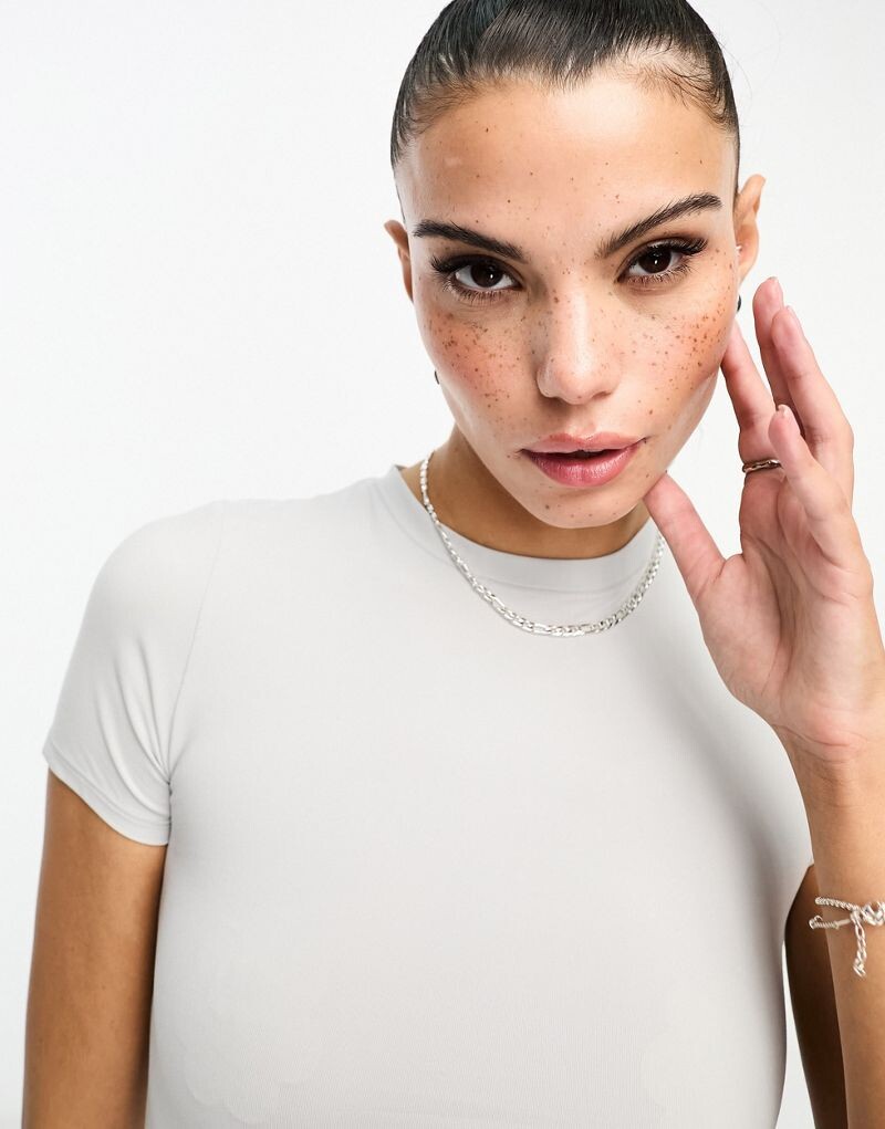

Приталенная футболка Cotton On Soft в серую рубчиковую расцветку Cotton:On