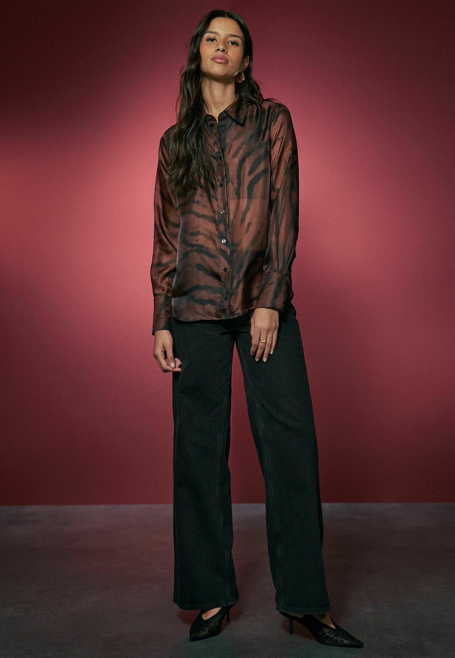 Блуза Next Button-down blouse, Brown Orange Animal Zebra Print/Brown — фото 4