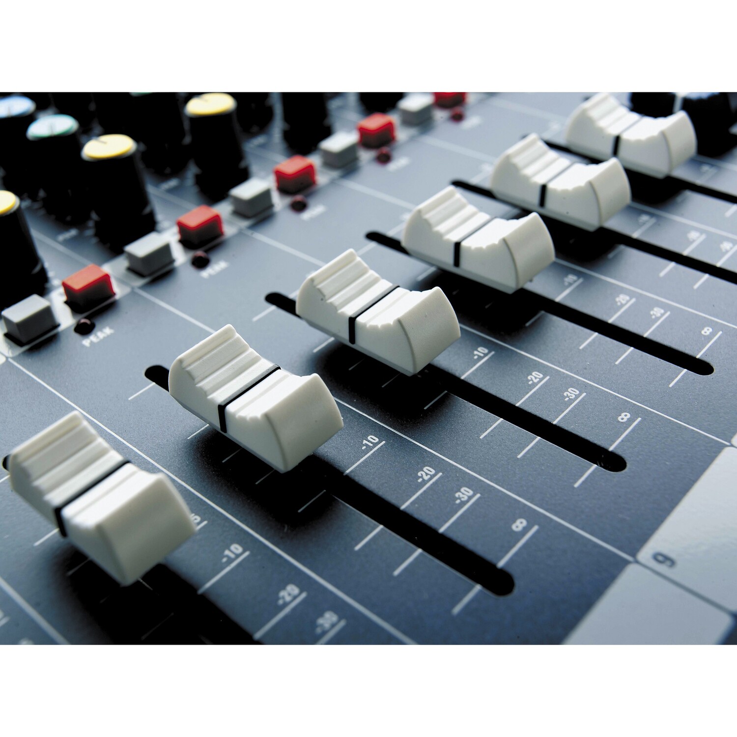 

Soundcraft EPM6 6-канальный многоформатный микшер