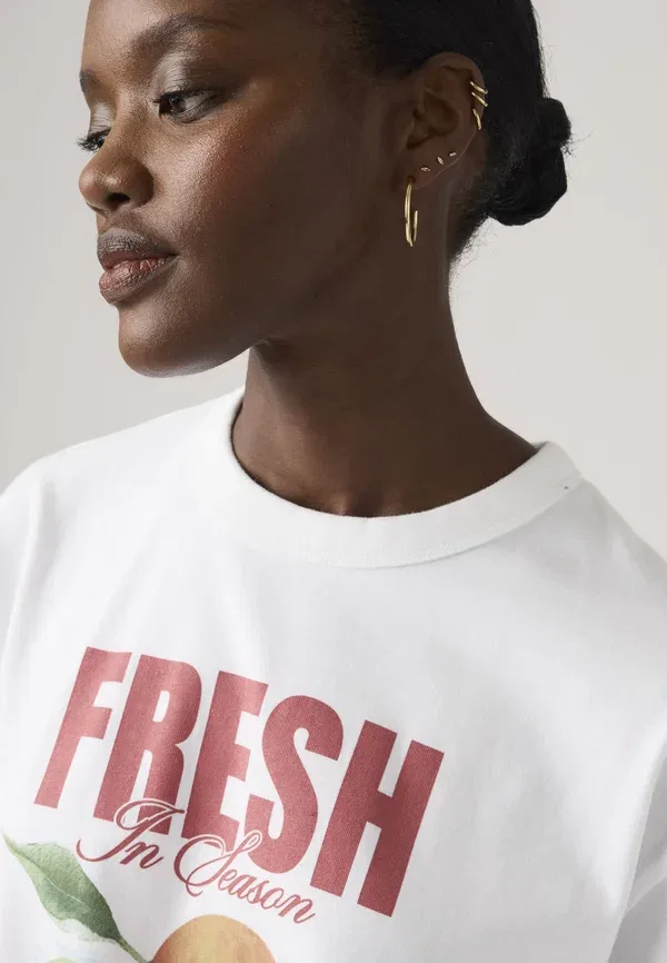 Футболка с принтом Levi'S Tabor tee, цвет ярко-белый — фото 4