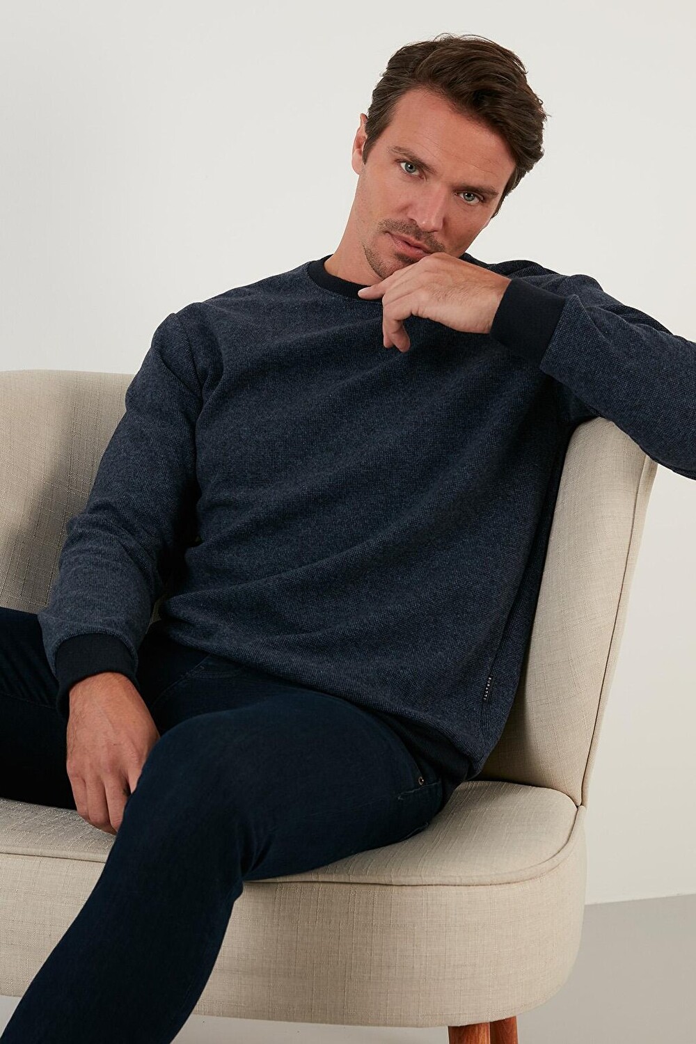 

Хлопковый свитер Slim Fit с круглым вырезом 456201 Buratti, индиго