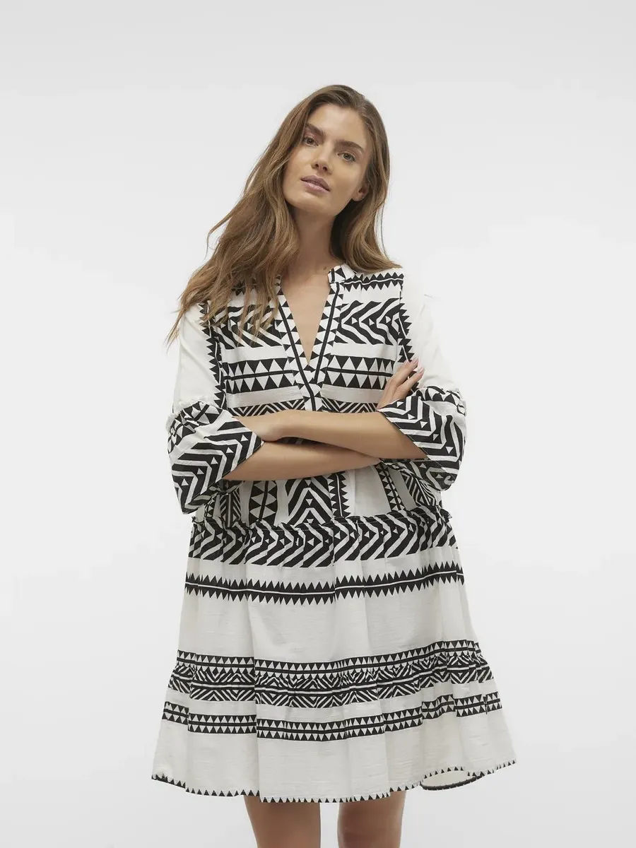 

Платье-туника Vero Moda "VMDICTHE 3/4 TUNIC EXP", с воланом, цвет Snow White Aop:Ibiza Black