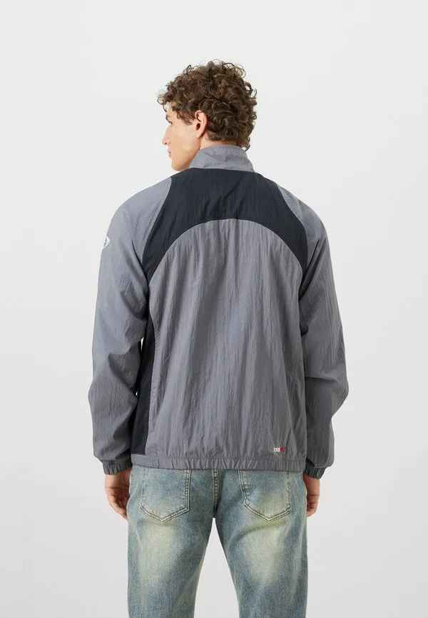 Куртка total 90, тренировочная куртка Nike Performance, Light Graphite/Black/Sail — фото 4