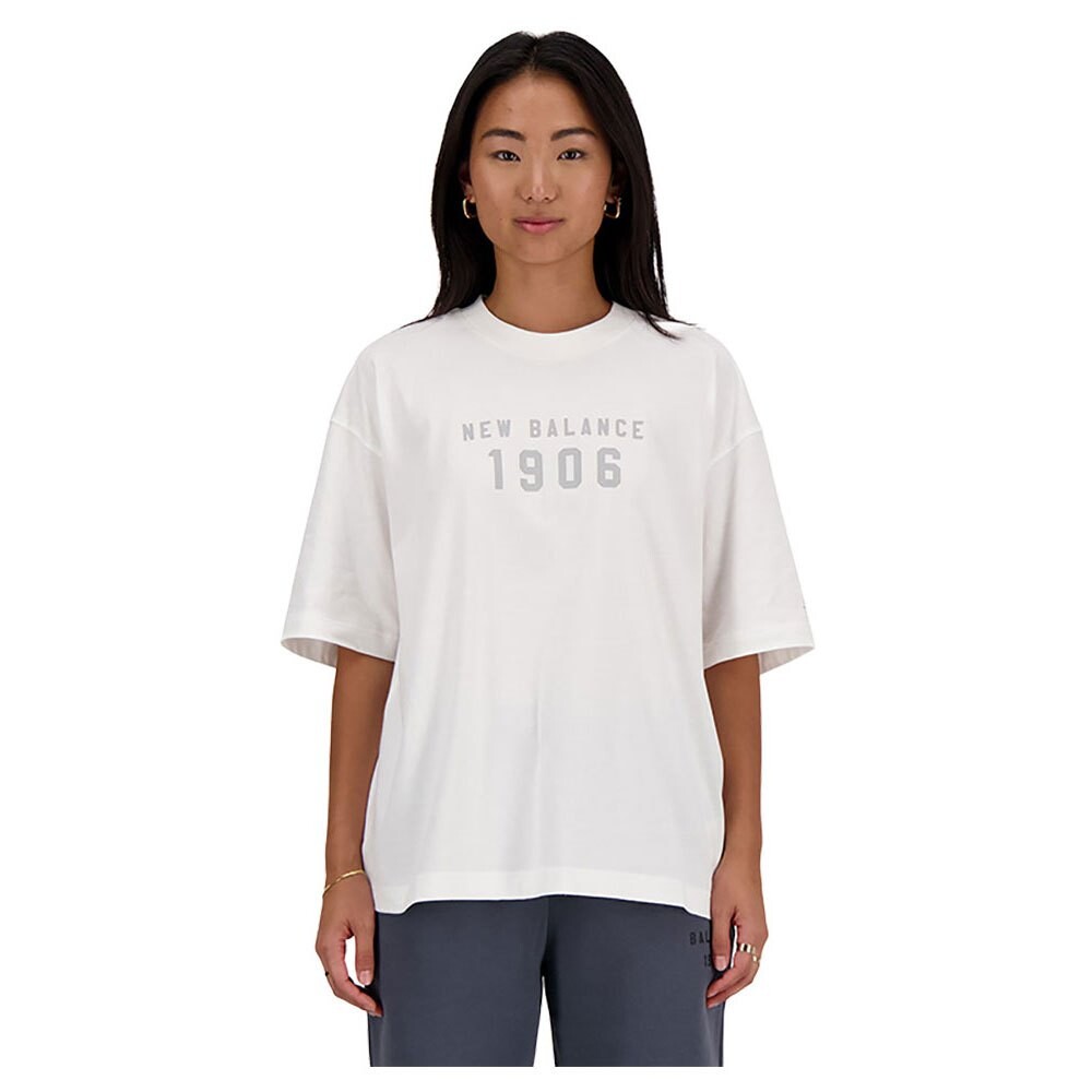 

Футболка New Balance Iconic Collegiate Oversized, белый