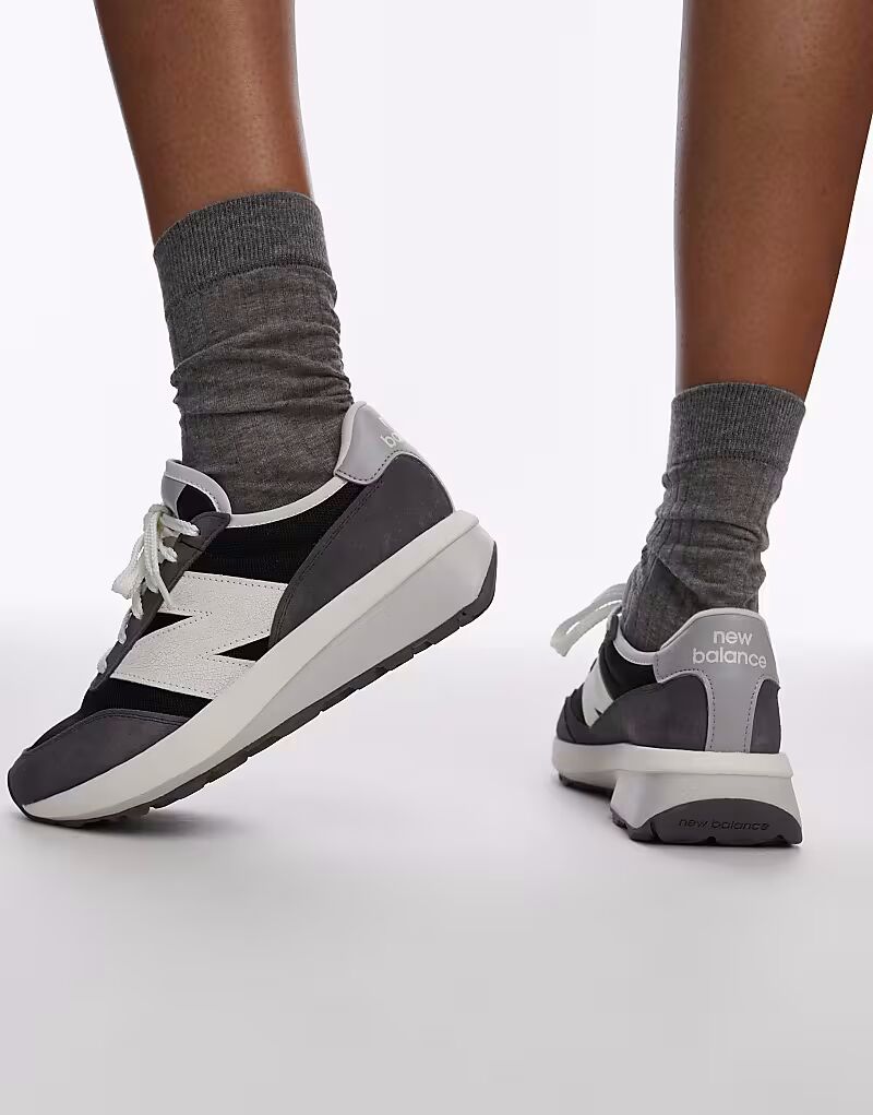 Кроссовки New Balance 370 темно-серого цвета — фото 3