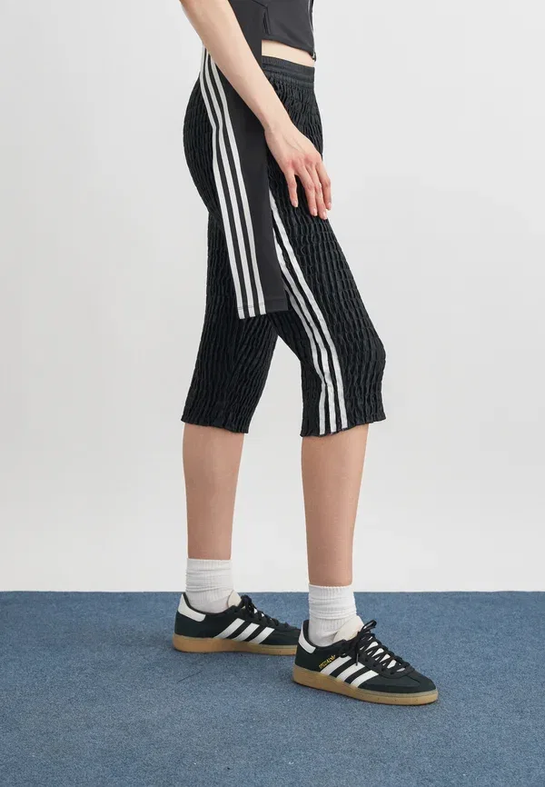 Штаны спортивные Adidas Originals Capri, черный
