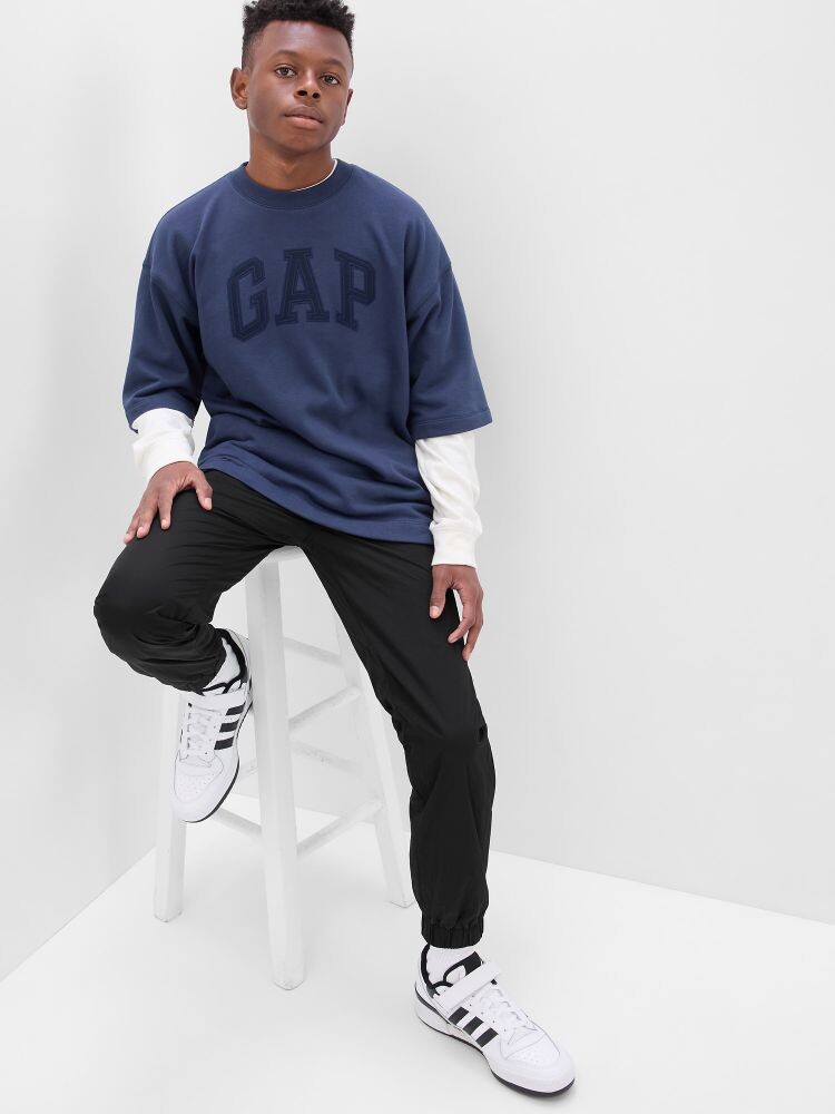

Подростковые брюки с карманами Gap, черный