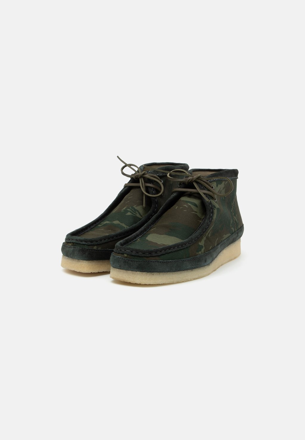 

Обувь на шнуровке WALLABEE BOOT Clarks Originals, зеленый