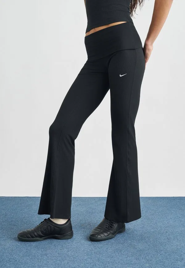 Комфортные спортивные штаны Nike Sportswear, Black/Sail