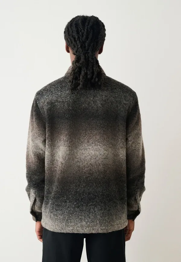 Куртка-рубашка Regular fit ombre check shacket summer jacket Next, серый — фото 3