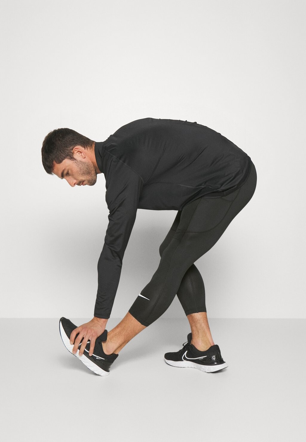 

Спортивные брюки длиной три четверти Nike, черный/белый