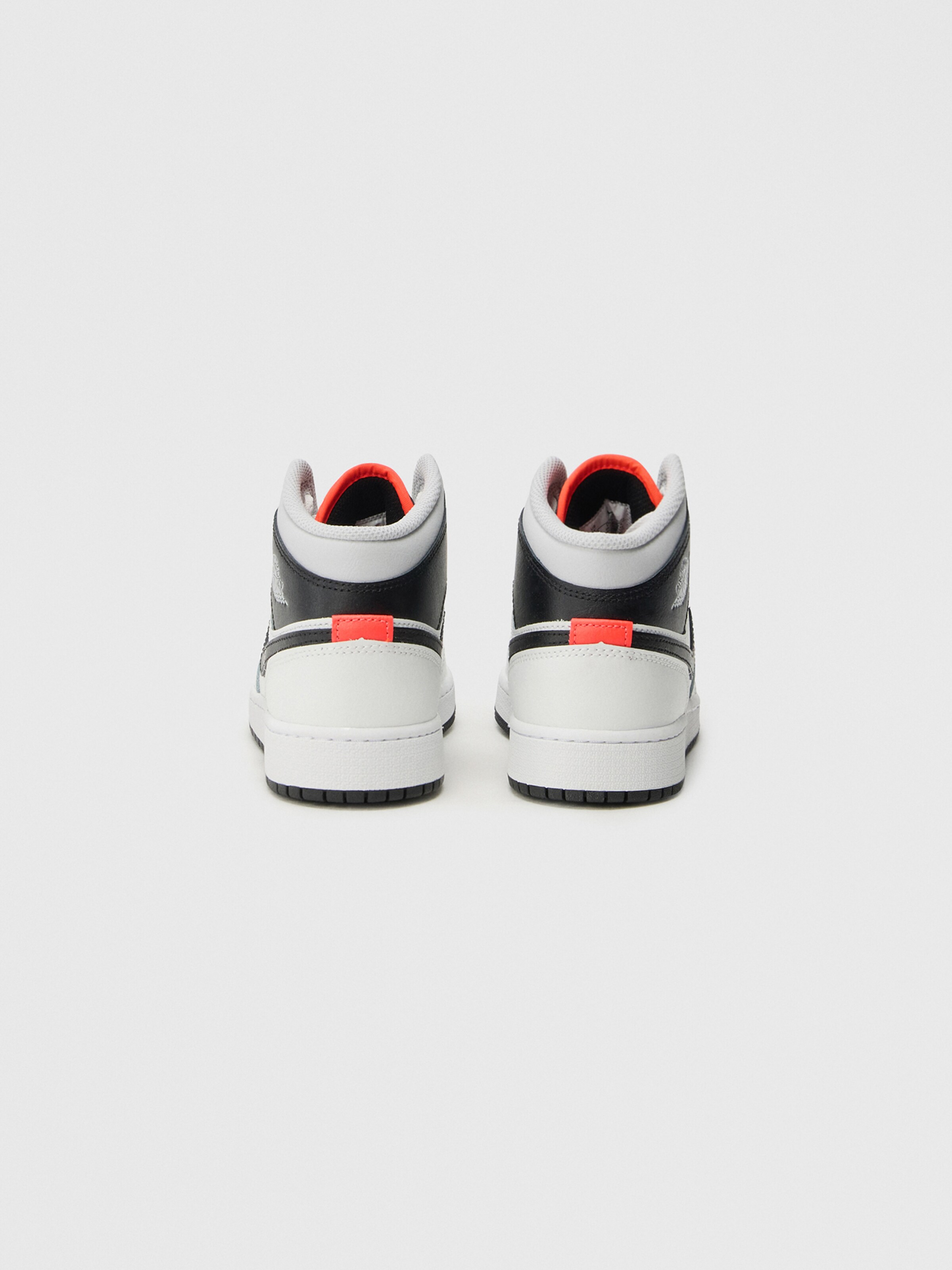 Кроссовки 'AIR JORDAN 1' в белом цвете — фото 4