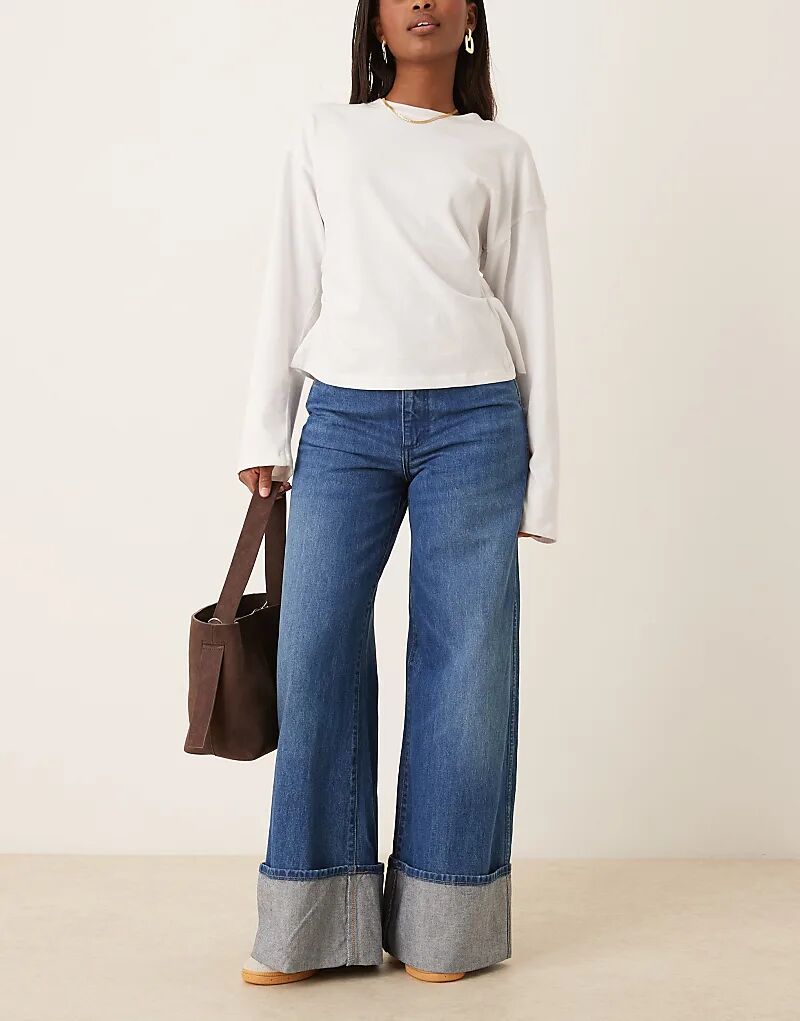 

Джинсы Wrangler с широкими штанинами и отворотами, средне-синего цвета