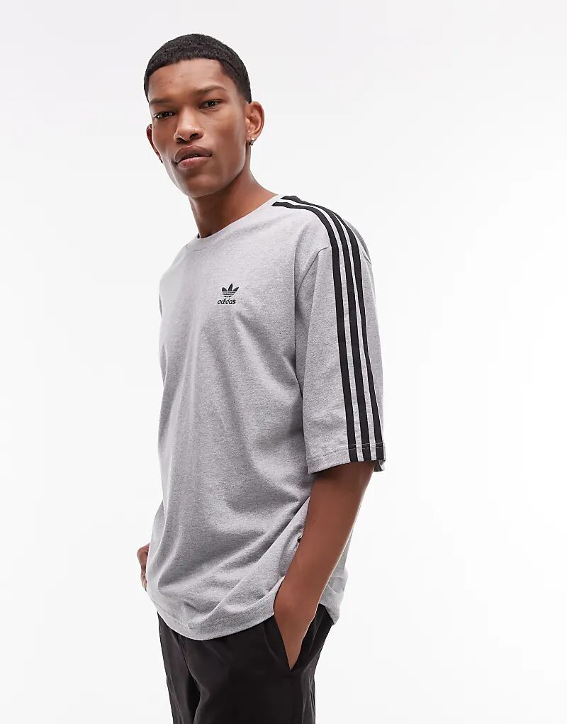 

Футболка adidas Originals Adicolor oversize с тремя полосками серого цвета