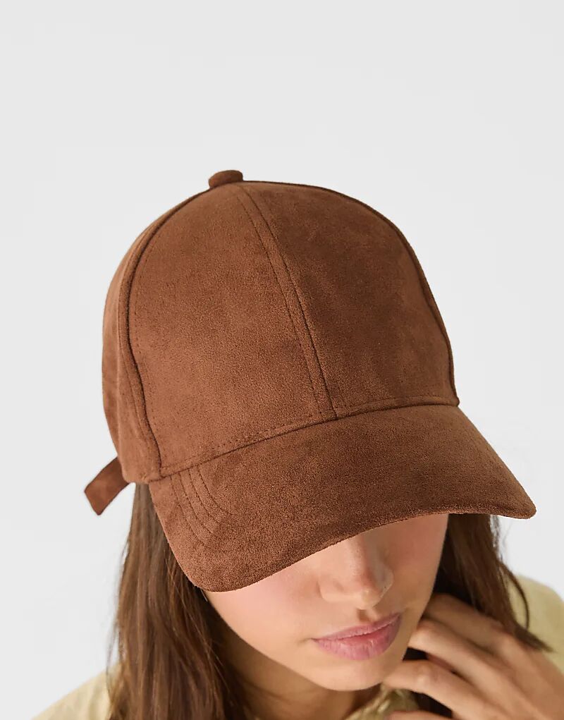 

Кепка Stradivarius из искусственной замши коричневого цвета