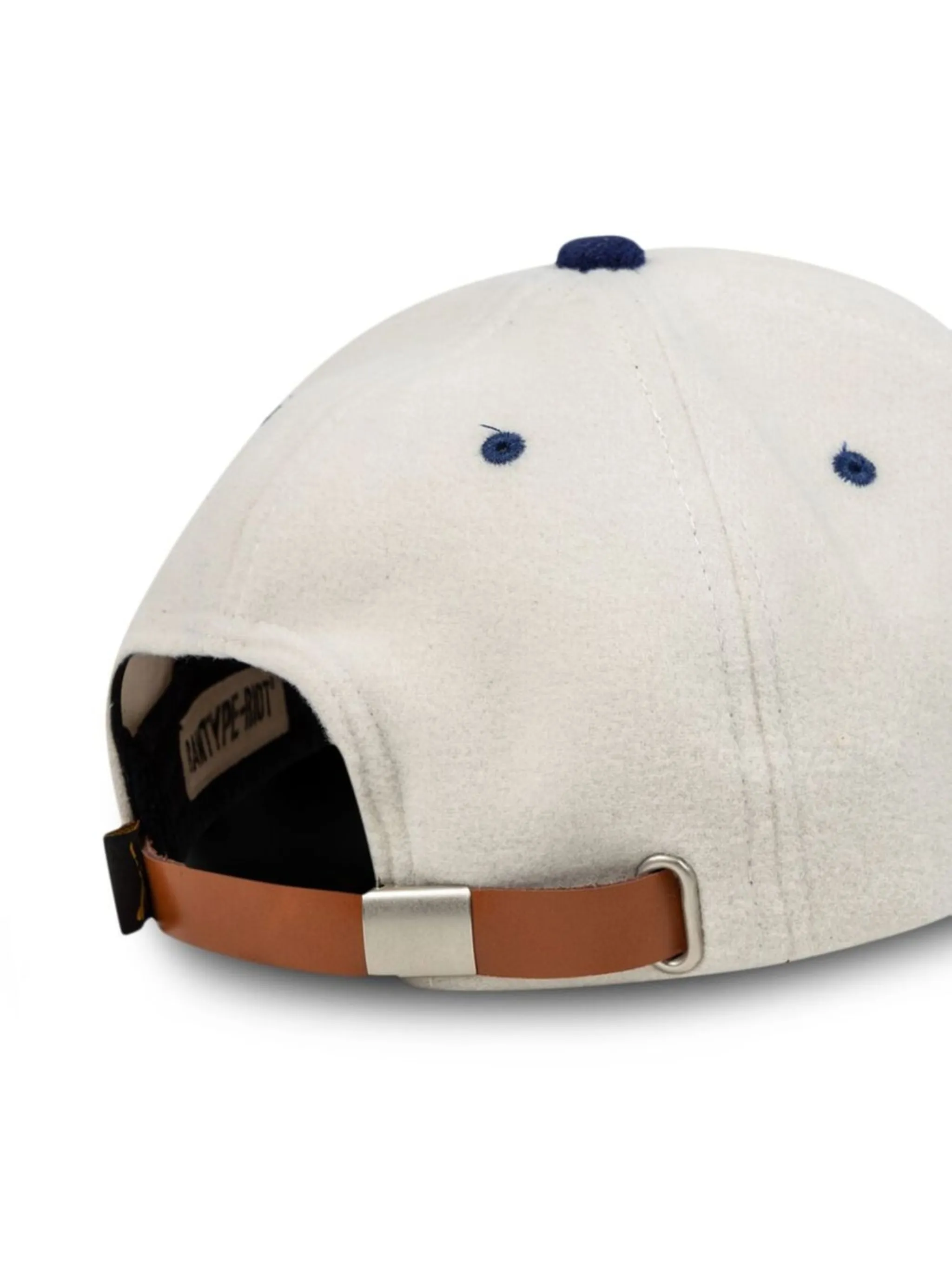 

Шерстяная кепка с вышитым логотипом Karafuru, белый