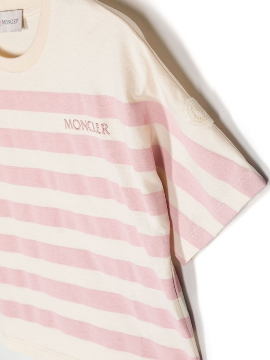 Moncler Enfant футболка с вышитым логотипом, нейтральный цвет — фото 3