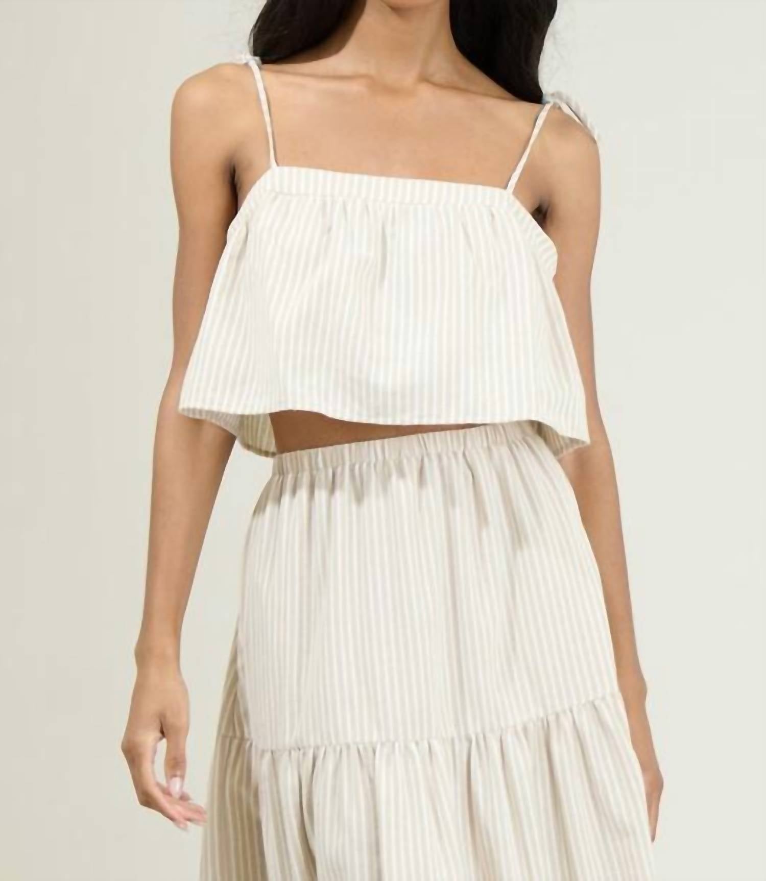 

Укороченный топ Everlanes Striped в бежево-белом цвете SUGARLIPS