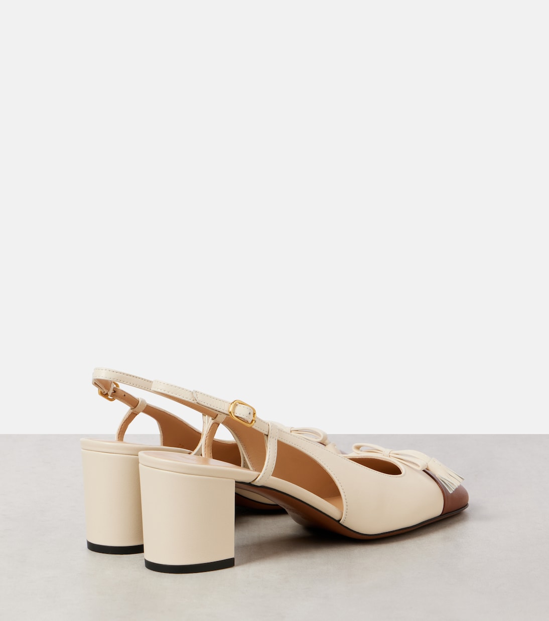 Кожаные туфли-лодочки Valet du Roi на ремешке Valentino Garavani, Butter White/Tobacco — фото 2