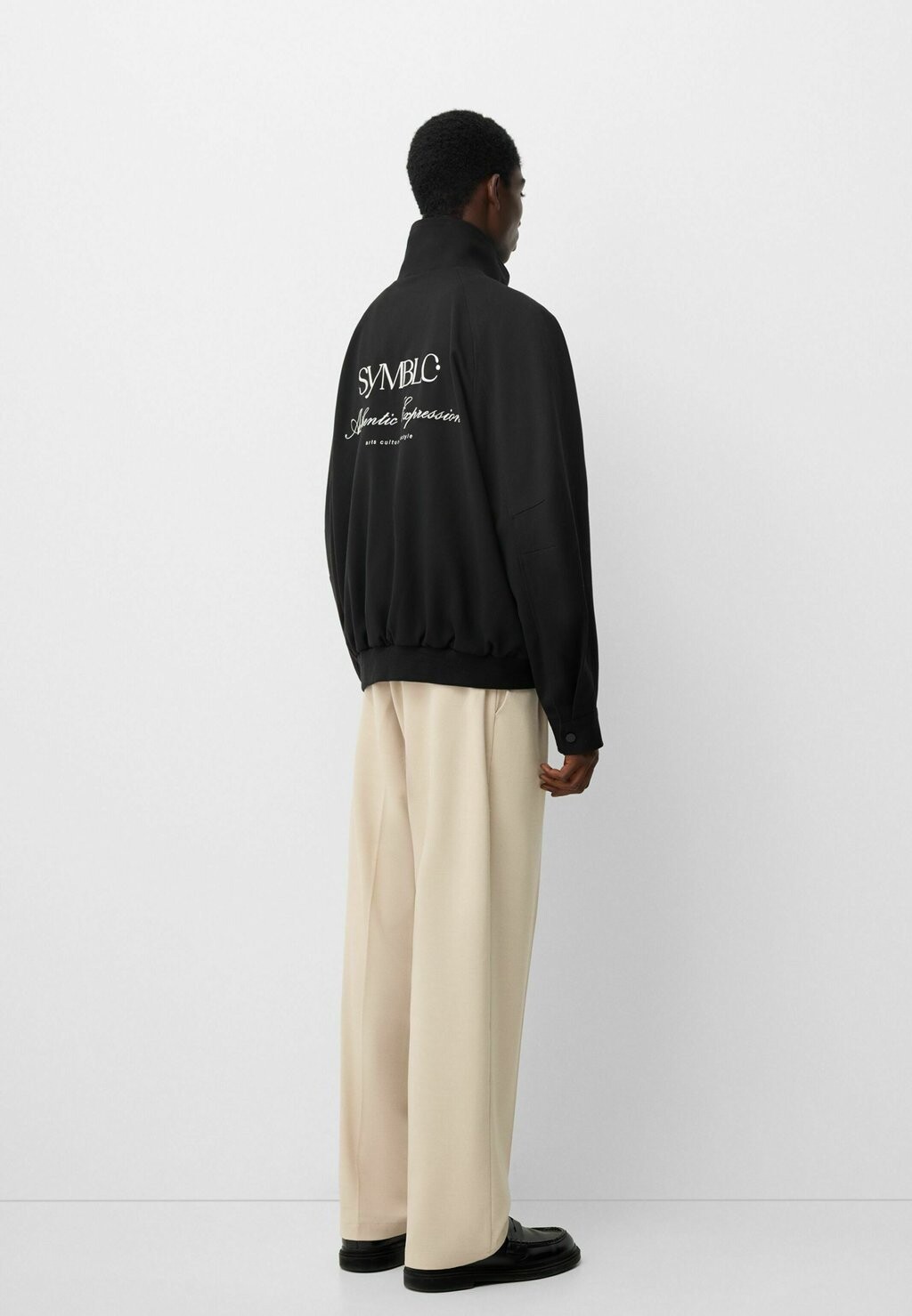 

Летняя куртка EMBROIDERED Bershka, черный деним