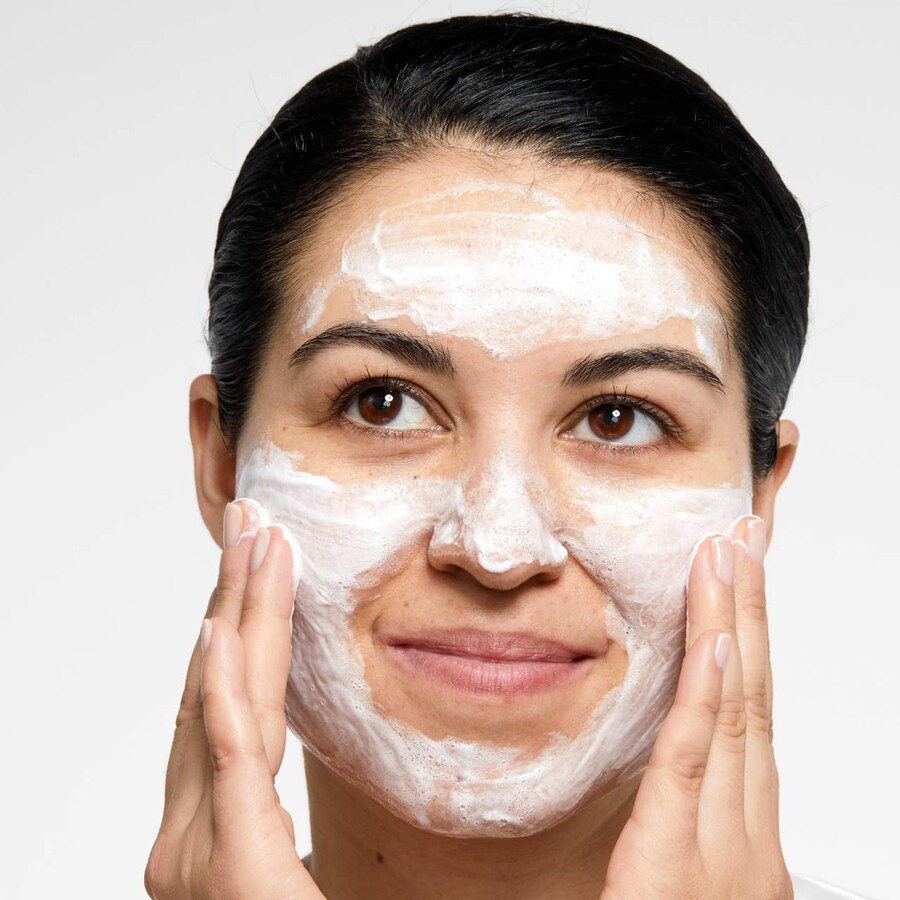 Крем для лица SPF CLINIQUE Пенящееся очищающее средство All About Clean с гиалуроновой кислотой, смываемое водой — фото 4